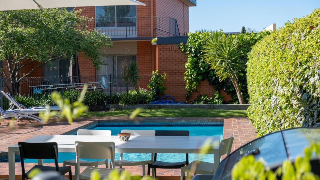Parkview Motor Inn And Apartments Уангарата Екстериор снимка